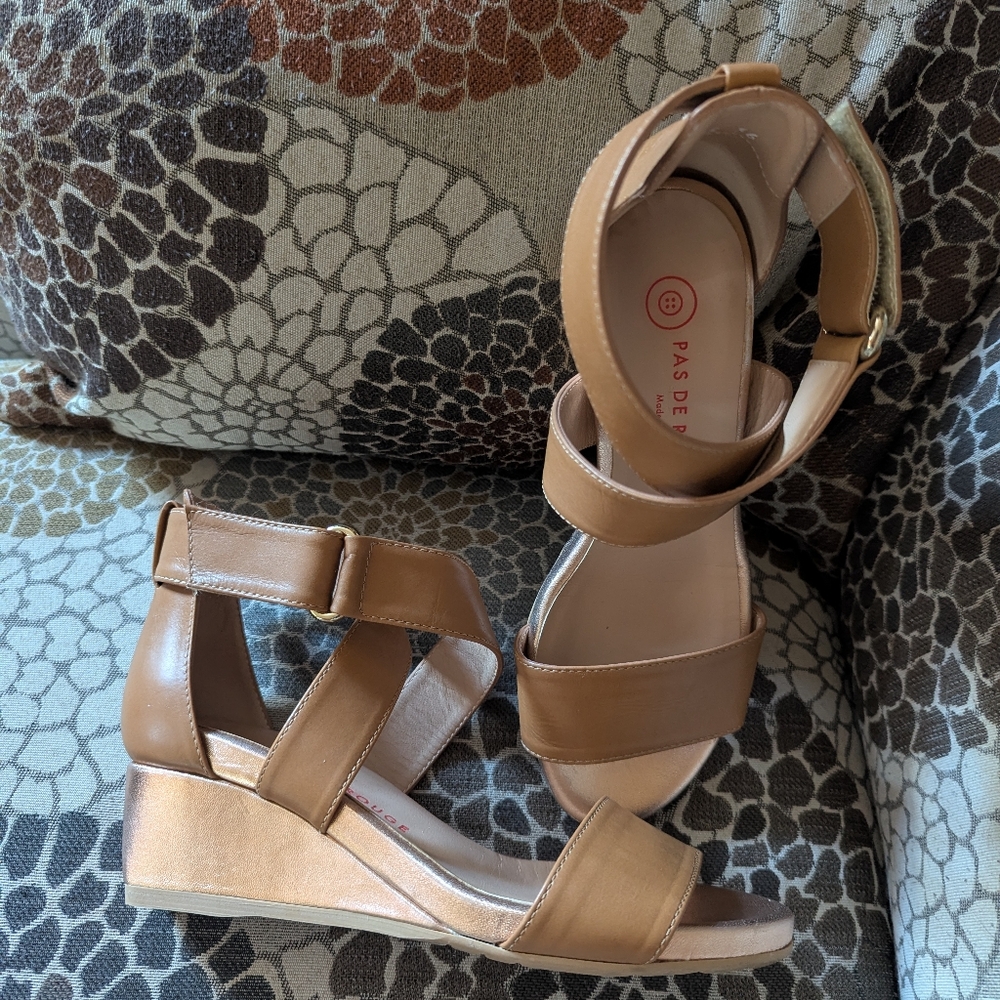 Gorgeous Italian made Pas de Rouge wedge sandals